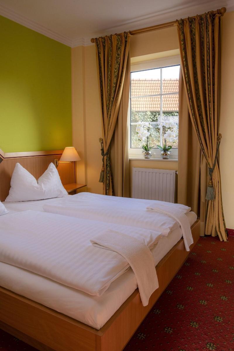 Thermenhotel Vier Jahreszeiten Hotel 4*